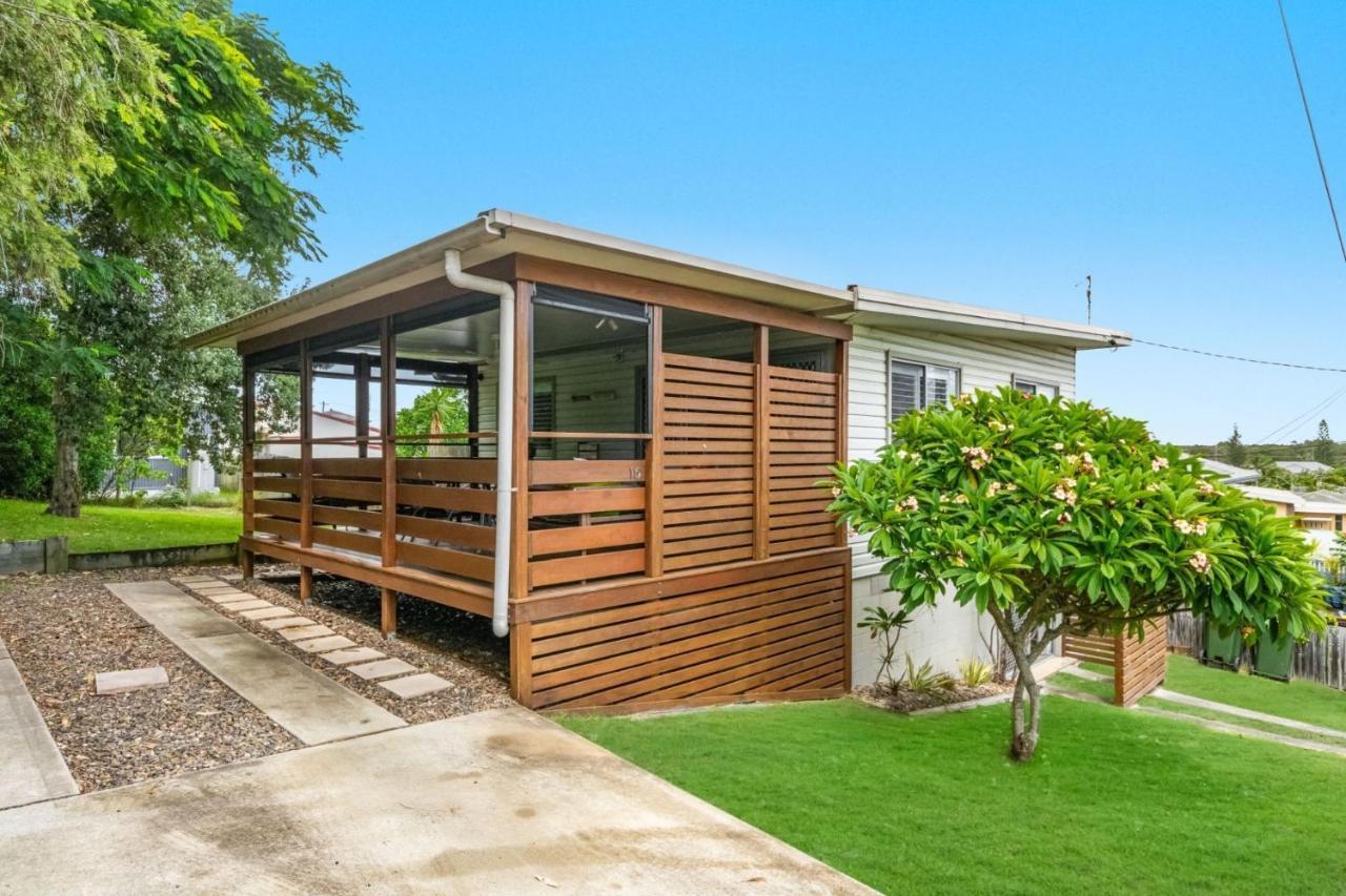 Convent Cottage - Pet Friendly Home In The Centre Of Town Yamba Bagian luar foto